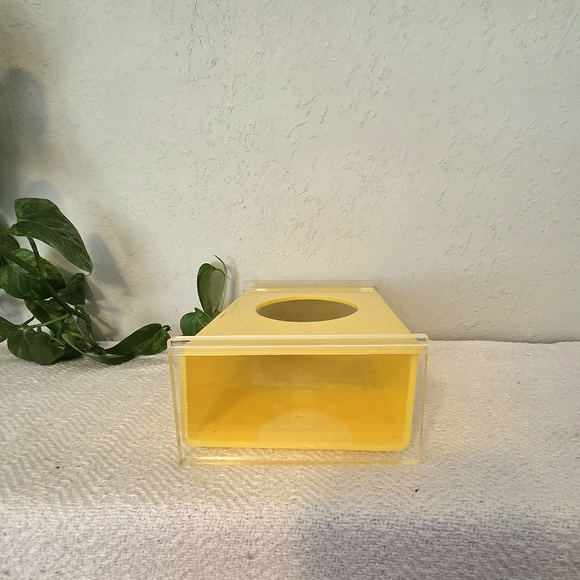Vintage Midcentury Mod Yellow Acrylic and Clear Lucite Tissue Box Cover - Picture 5 of 16